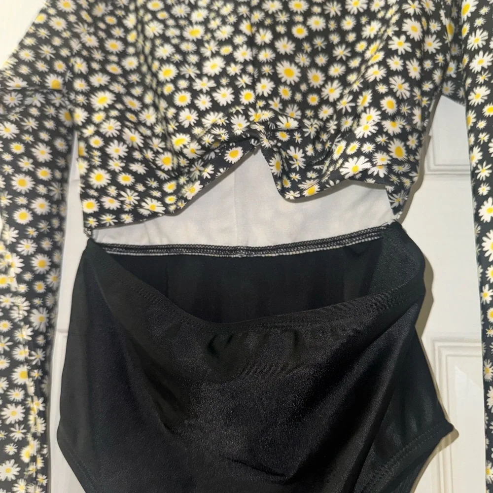 Art Class Girls Dozen of Daisies Long Sleeve Cutout One-Piece Swimsuit Size 8